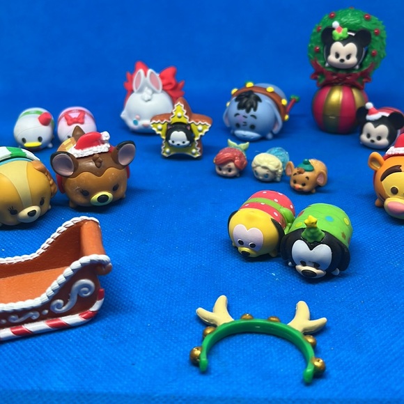 Lot of Disney Tsum Tsum Holiday Figures and Accessories GUC - Picture 3 of 5